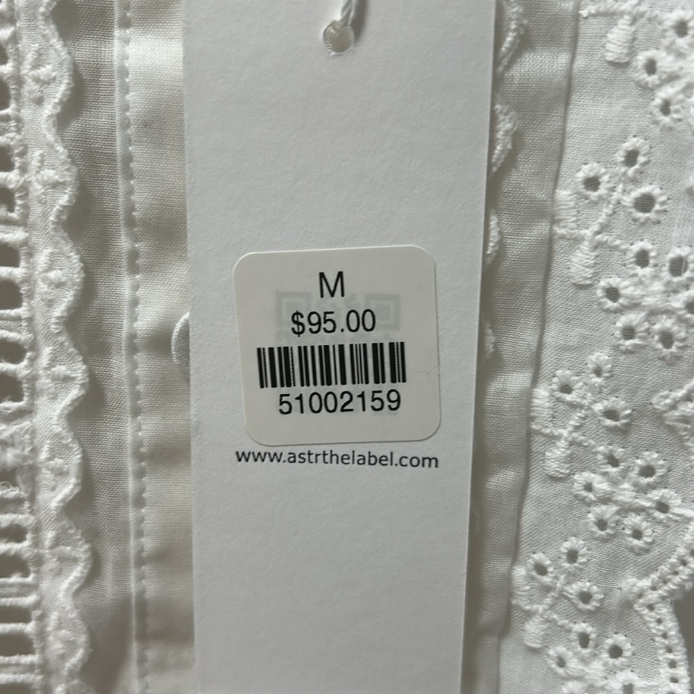 ASTR The Label white eyelet sleeveless blouse - Picture 5 of 5